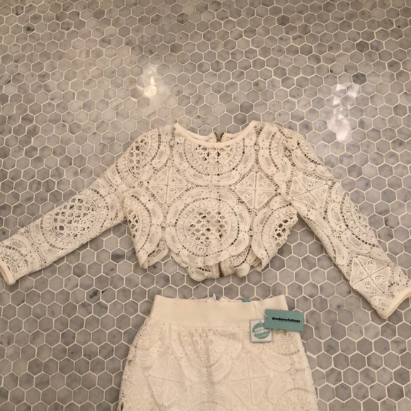 New!Kewl 2 piece Bandage Body-con set.White lace overlay crop top matching skirt - Picture 4 of 7